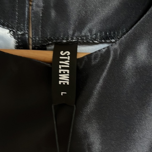 Mini Dress, black with abstract print. SZ L new with tags! - Picture 2 of 7